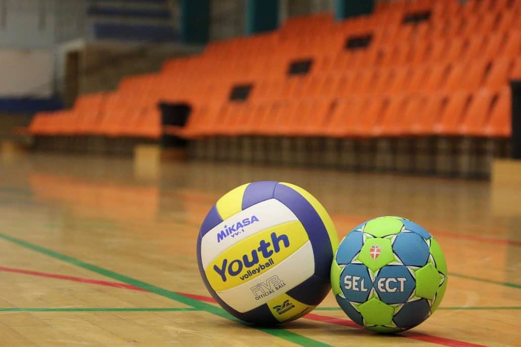 Wie lange dauert ein Handballspiel? - Eine Nahaufnahme von einem Fußball - Volleyball